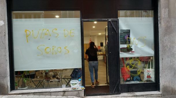 Un grupo fascista ataca la sede de la revista feminista Pikara Magazine en Bilbao